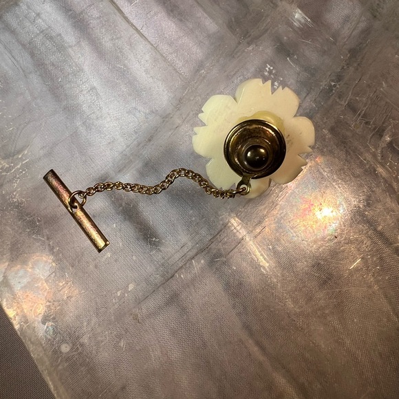 Vintage Pink Blush Ivory Rose Vintage Carved Tie Tack / Lapel Pin / Brooch - Picture 2 of 4